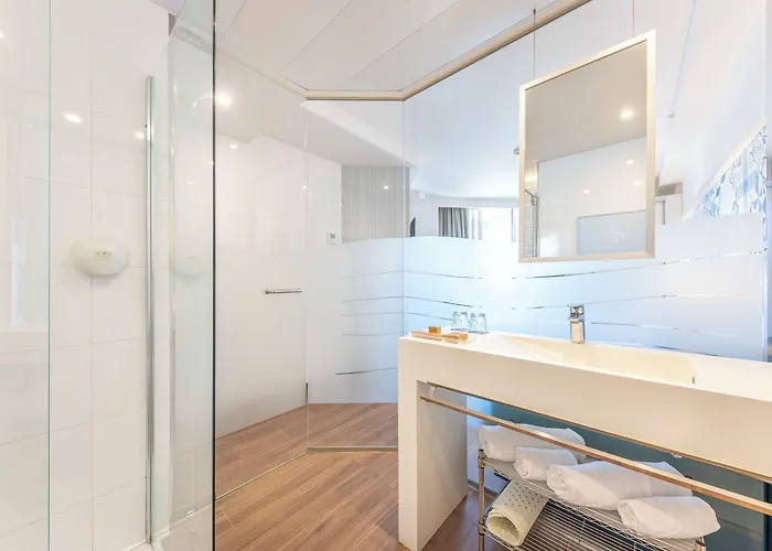 Port & 4* Sup Hotel Benidorm